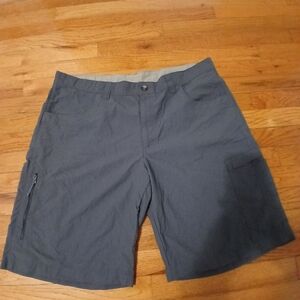 Columbia Men's Dark Gray Cargo Shorts